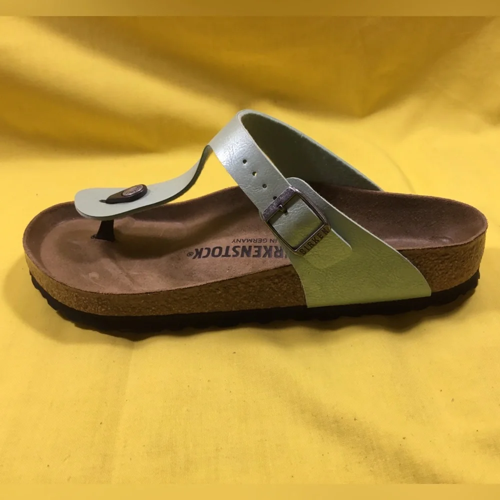 Birkenstock Women’s Silver Thong Sandals SZ 39  NWT